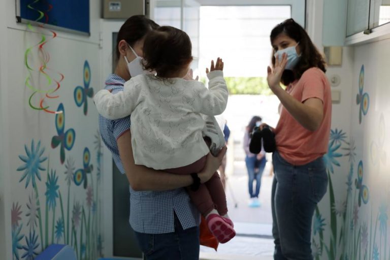 Covid-19: 40.000 trabalhadores de 4.000 creches vão ser testados esta semana