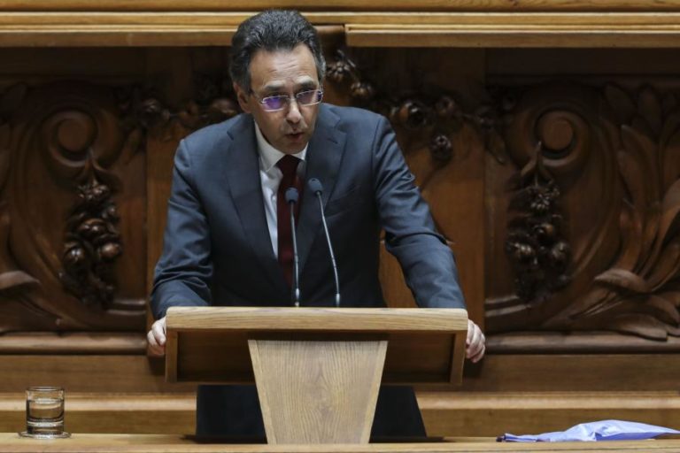 Porfírio Silva acusa Marcelo de tresler e abusar de leituras pessoais da Constituição