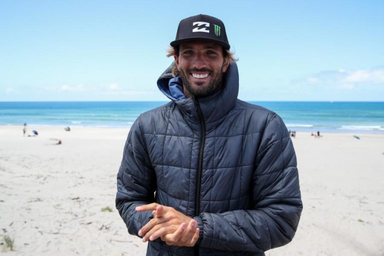 Frederico Morais bate recorde de isolamento para retoma do circuito de surf na Austrália