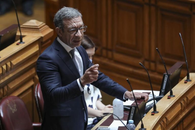 Novo Banco: PSD acusa PS de “brincar” com comissão de inquérito de forma “execrável”