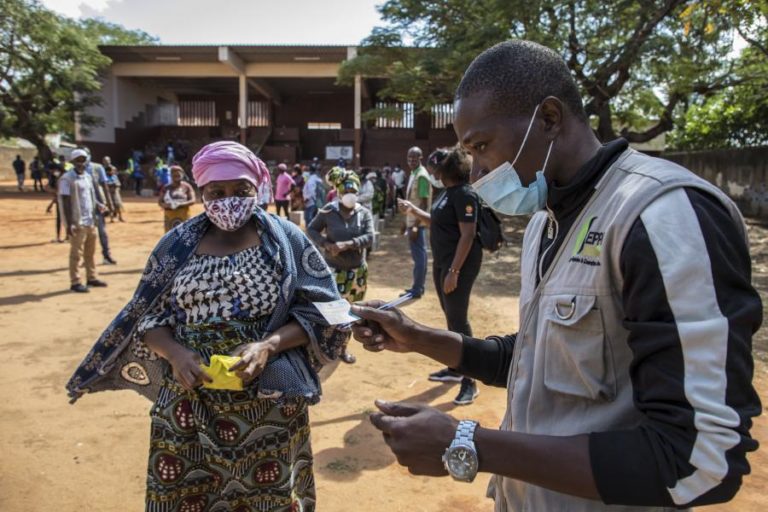 Moçambique/Ataques: Suécia disponibiliza quase 700 mil euros para assistência a deslocados