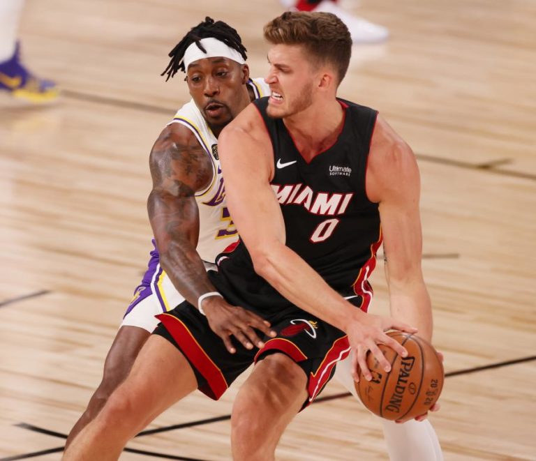 Miami Heats suspendem Meyers Leonard devido a insultos antissemitas