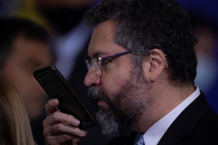 Ministro brasileiro recorda atitude adversária e distante perante EUA antes de Bolsonaro