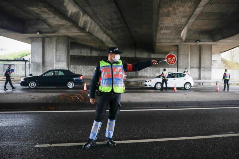 Covid-19: Proibido circular entre concelhos entre 20:00 de hoje e 05:00 de segunda-feira