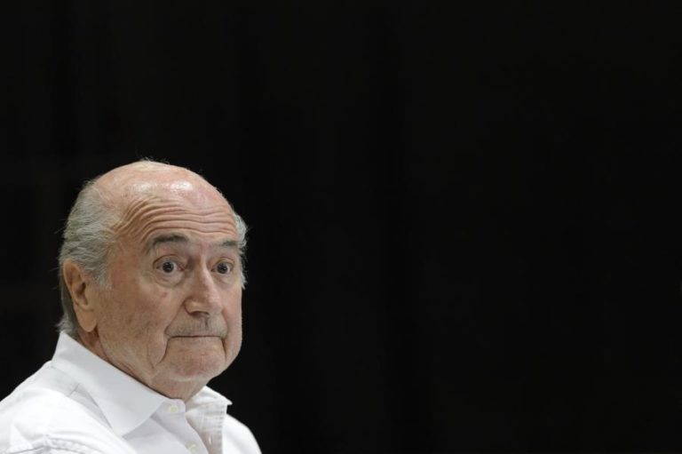 FIFA volta a suspender Joseph Blatter, agora por seis anos e oito meses