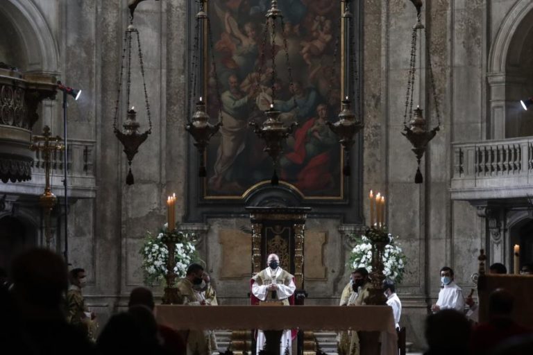 Covid-19: Missas com fiéis retomadas segunda-feira, procissões e visitas pascais são de evitar