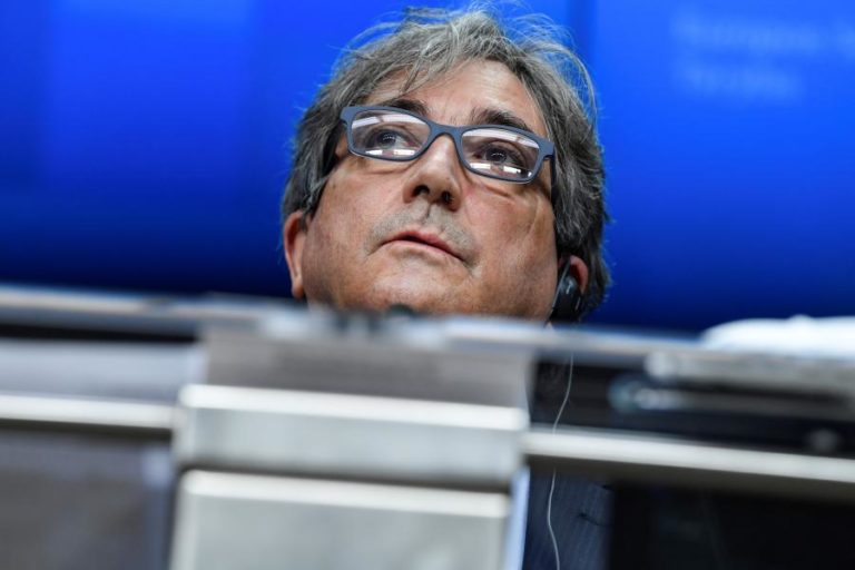 UE/Presidência: Ministros adotam plano B de pescas em águas britânicas