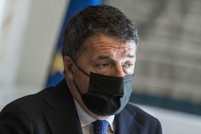 Antigo primeiro-ministro italiano Matteo Renzi recebeu envelope com duas balas