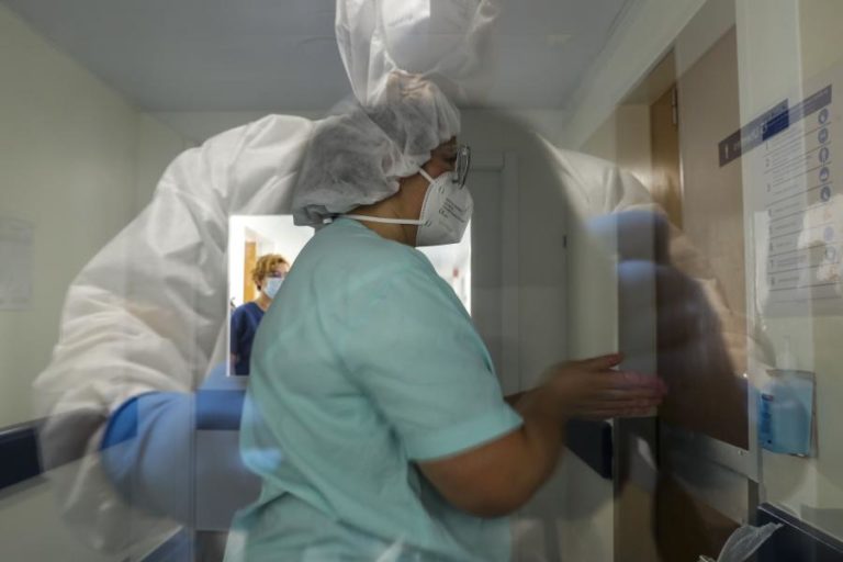 Covid-19/Um ano: Quase 28 mil profissionais de saúde infetados e 19 morreram