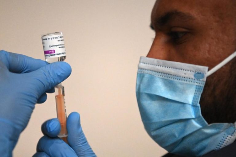 Covid-19: Mortes descem rapidamente no Reino Unido com feito atribuido a vacinas