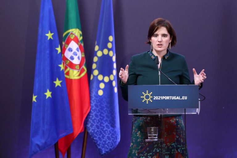 Covid-19: Governo só avalia novas regras de desconfinamento no dia 01 de abril