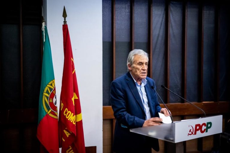 Comunistas assinalam hoje um século do partido com ações pelo país