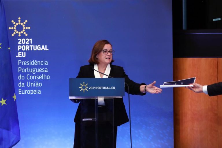 Portugal defende abordagem “imediata” para vacinar refugiados