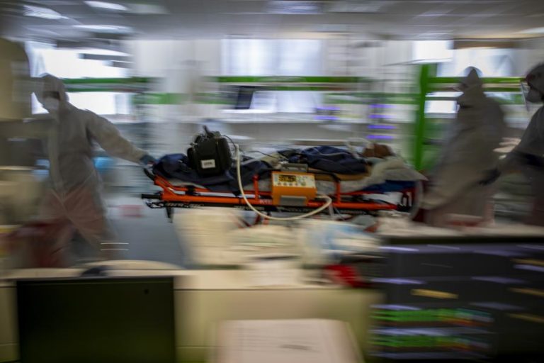 Covid-19: República Checa prepara-se para transferir doentes para o estrangeiro