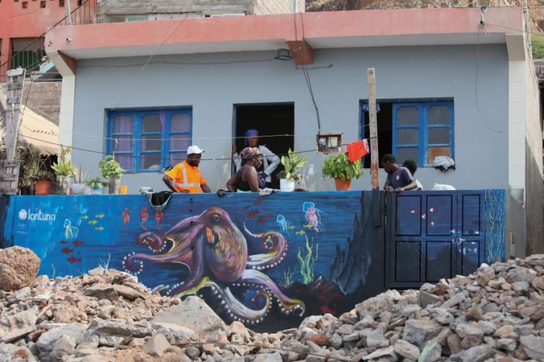 Covid-19: PM de Cabo Verde descarta novas medidas devido à variante detetada no Reino Unido