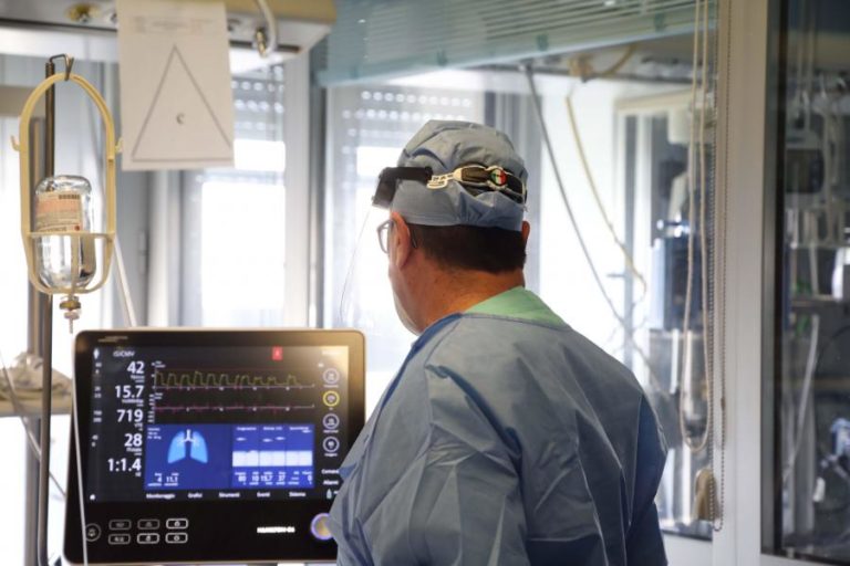 Covid-19: Pandemia já matou pelo menos 2.560.789 pessoas no mundo