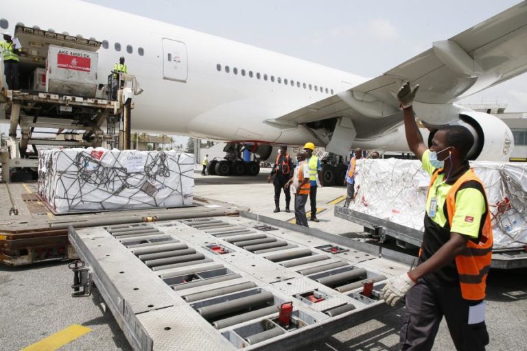 Covid-19: União Africana diz que objetivo é ter 60% dos africanos vacinados até junho