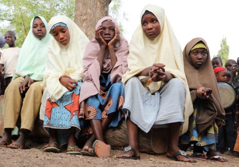Centenas de adolescentes raptadas na Nigéria foram libertadas – governador