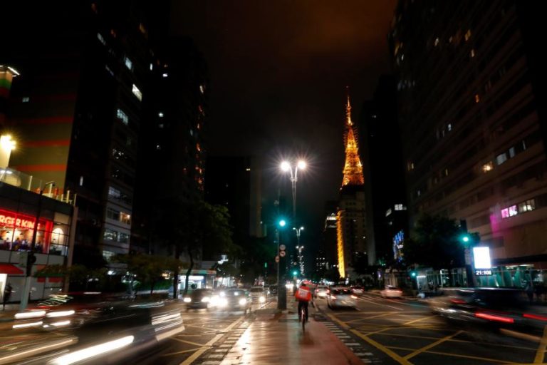 Covid-19: Maior cidade do Brasil antecipa cinco feriados para conter pandemia