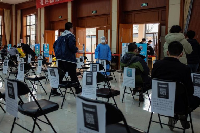 Covid-19: China já administrou 65 milhões de doses de vacina