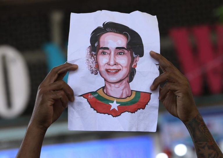 Aung San Suu Kyi alvo de novos processos judiciais em Myanmar