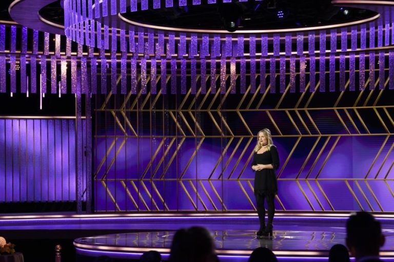 Ator Chadwick Boseman recebe Globo de Ouro a título póstumo, Netflix grande vencedora
