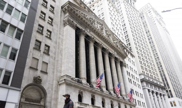 Wall Street acaba semana em alta e com recordes do Dow Jones e S&P500
