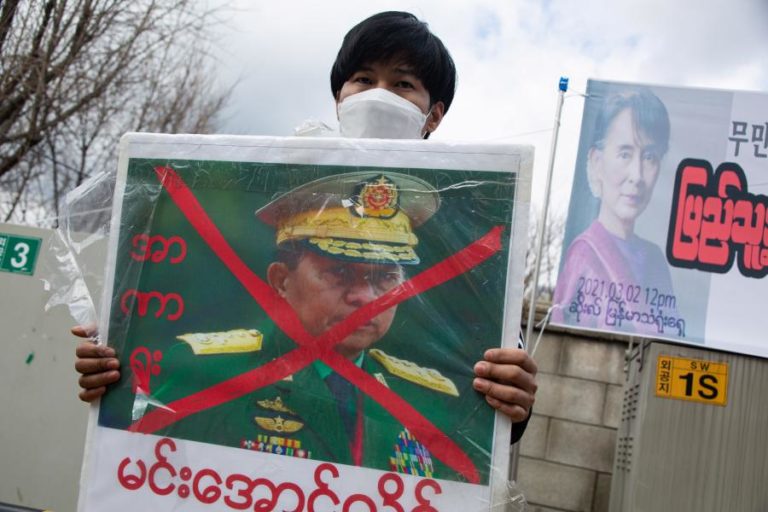UE sanciona chefe da junta militar de Myanmar e dez outros altos responsáveis