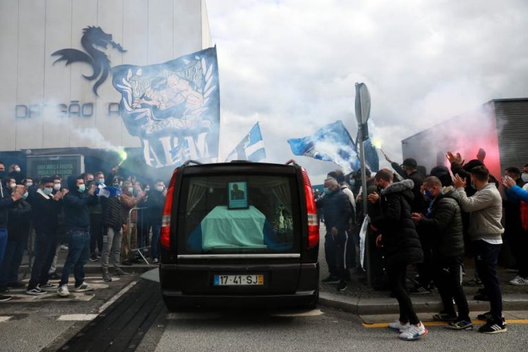 Tristeza a aplausos na última homenagem a Alfredo Quintana junto ao Dragão Arena