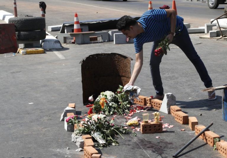 Comunidade internacional condena uso de força letal contra manifestantes em Myanmar