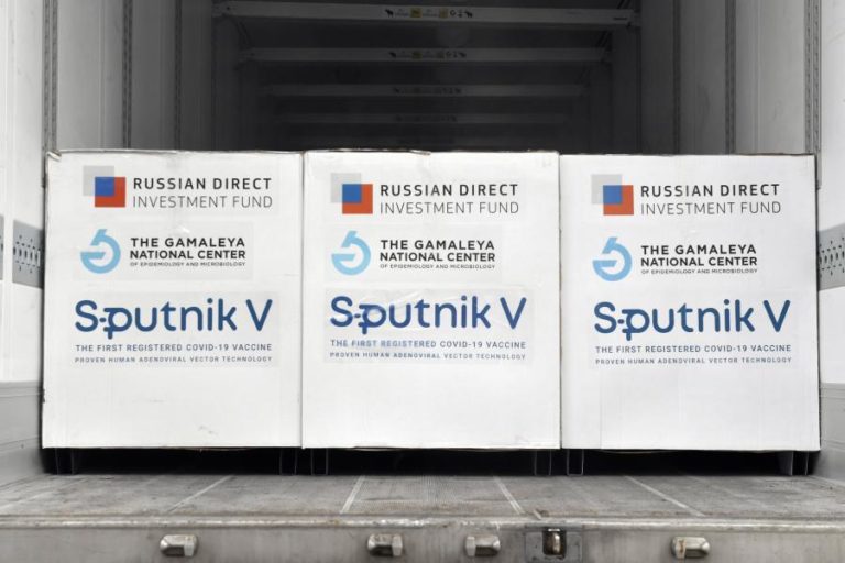 Covid-19: Governo angolano vai comprar vacina russa por 111 milhões de dólares