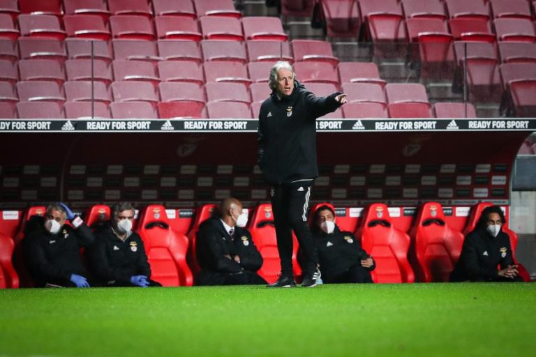 Jesus diz que treinadores se preocupam em matar o jogo do Benfica