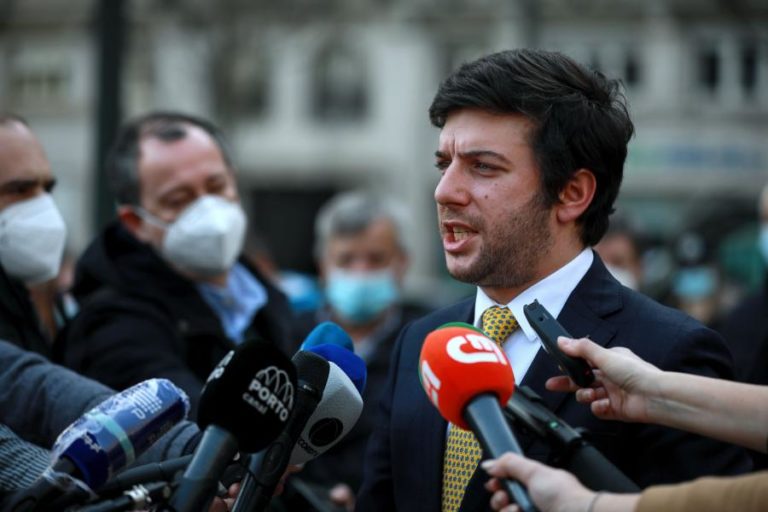 Covid-19: Líder do CDS diz que plano de desconfinamento “privilegia velocidade à razoabilidade”