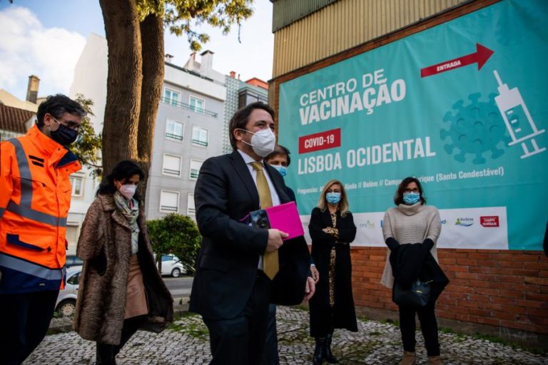 Covid-19: Portugal já administrou um milhão de vacinas num “caminho ainda longo”