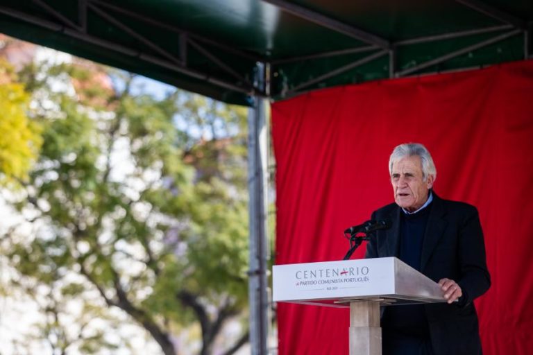 Jerónimo relativiza críticas a “democracia amordaçada” e diz que Cavaco “está velho”