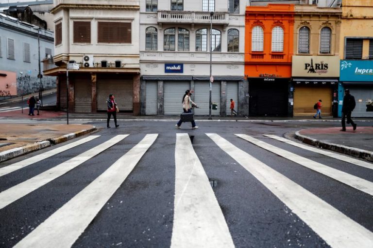 Covid-19: Novo recorde de mortes no Brasil após somar 1.972 óbitos em 24 horas