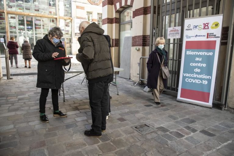 Covid-19: Quase 2 milhões de pessoas em França já foram vacinadas com duas doses