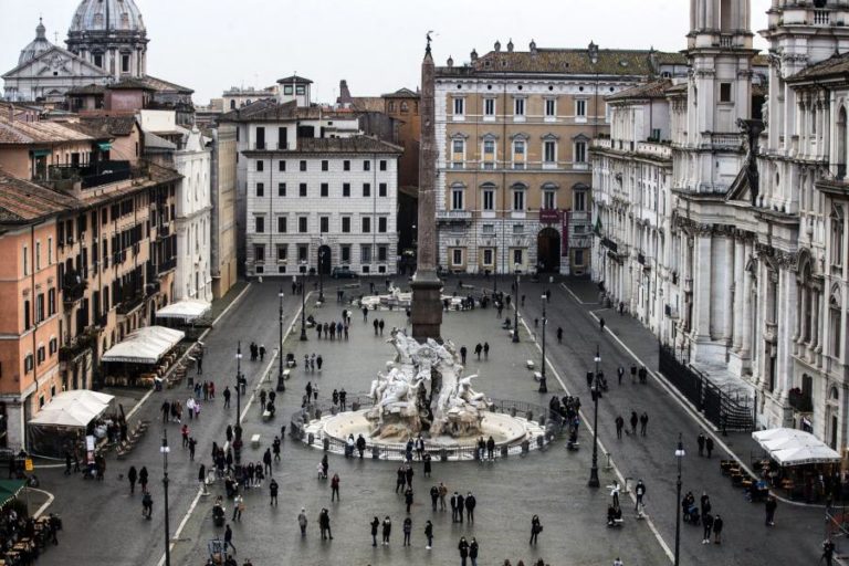 Covid-19: Itália soma 20.765 casos diários com autoridades a temerem nova vaga