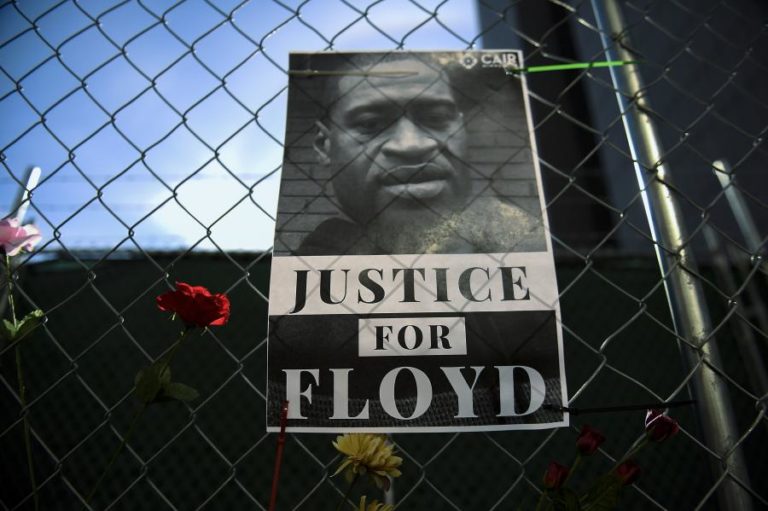Floyd: Juiz aceita acusação de assassínio em terceiro grau a ex-polícia