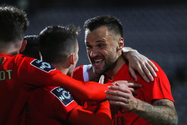 Benfica ‘vinga-se’ do Boavista com ‘bis’ de Seferovic e iguala FC Porto na I Liga