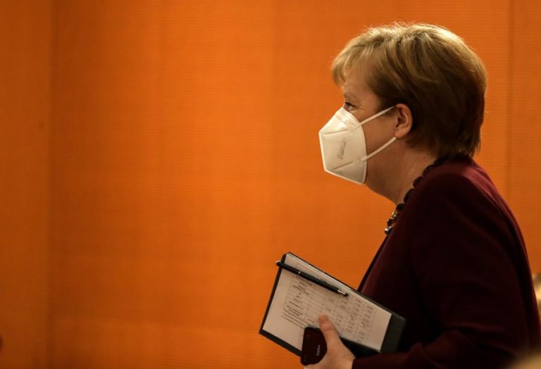Covid-19: Angela Merkel pretende prolongar em abril restrições em vigor na Alemanha