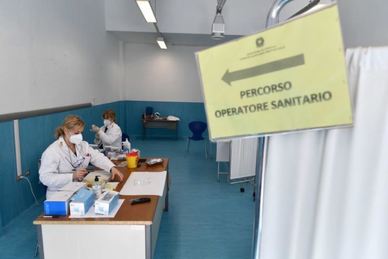 Covid-19: Itália tem como objetivo ter 80% da população vacinada até setembro