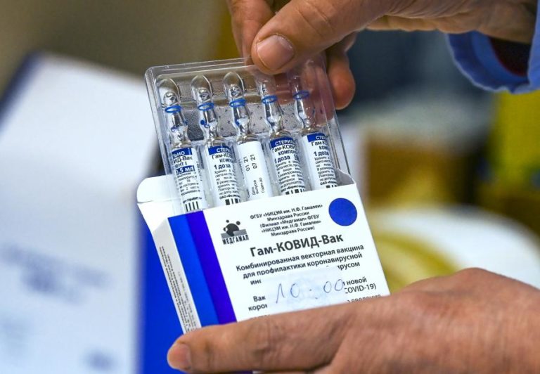 Covid-19: Brasil assina contrato para 10 milhões de doses da vacina Sputnik V