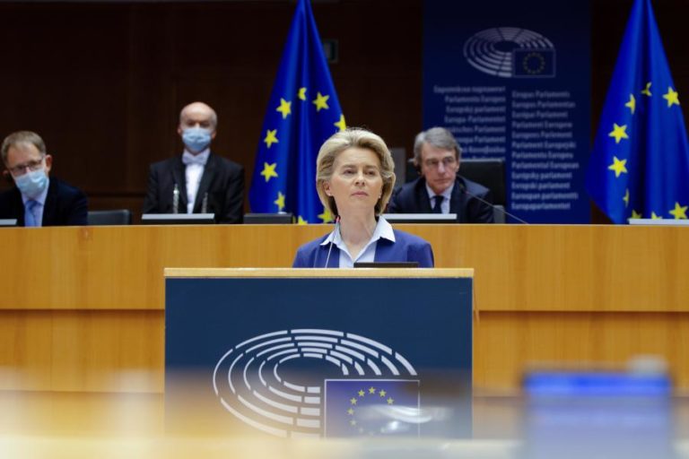 Covid-19: Atraso da AstraZeneca reduziu velocidade da vacinação na UE – Von der Leyen