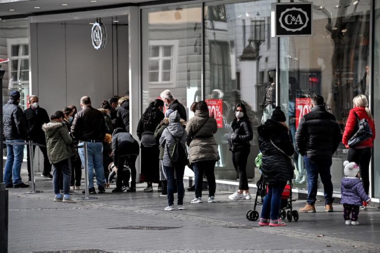 Macau com menos trabalhadores no comércio e transportes no quarto trimestre de 2020