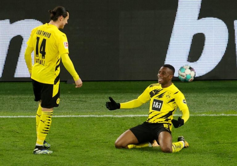 Borussia Dortmund vence Hertha e aproxima-se dos lugares de ‘Champions’