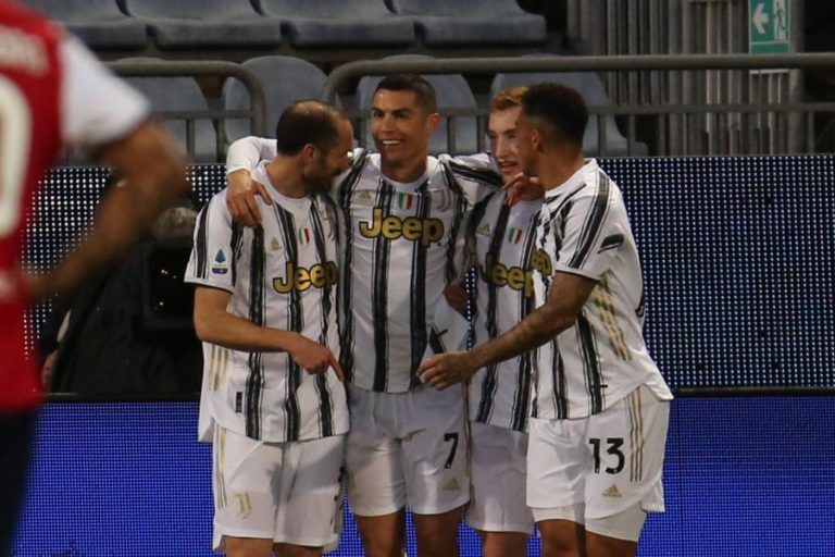 Ronaldo faz ‘hat-trick’ perfeito em 33 minutos na vitória da Juventus
