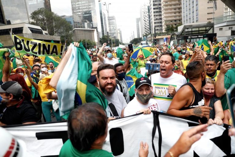 Covi-19: Apoiantes de Bolsonaro protestam contra restrições no Brasil