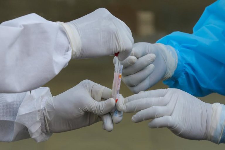 Covid-19: Portugal com 90,3 casos por 100 mil habitantes e 0,84 de índice de transmissibilidade