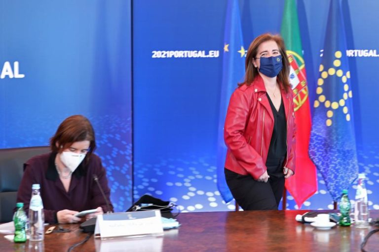 UE/Presidência: Portugal quer dimensão social como base da recuperação da crise